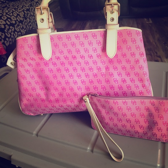Dooney & Bourke Handbags - DOONEY AND BOURKE TOTE